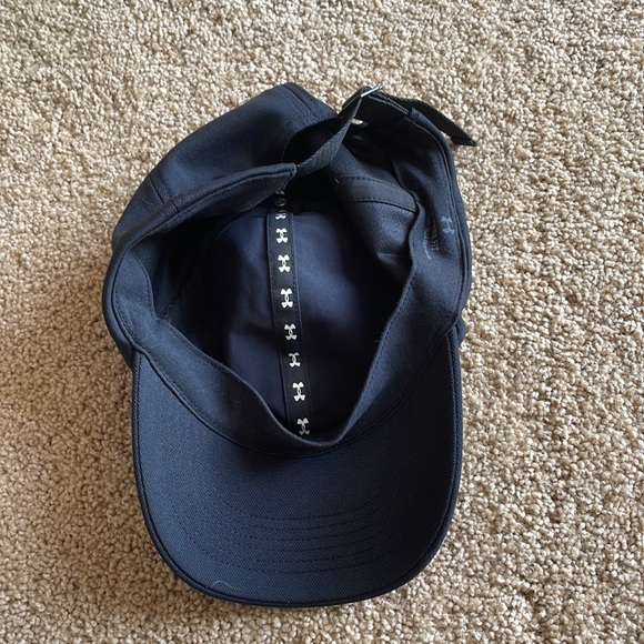 Under armor hat - Picture 2 of 4